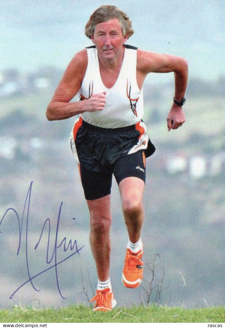 CLA - ATHLETISME - PHOTO DEDICACEE DE RON HILL - CHAMPION D'EUROPE BRITANNIQUE DU MARATHON A ATHENES 1969 - Fotos Dedicadas