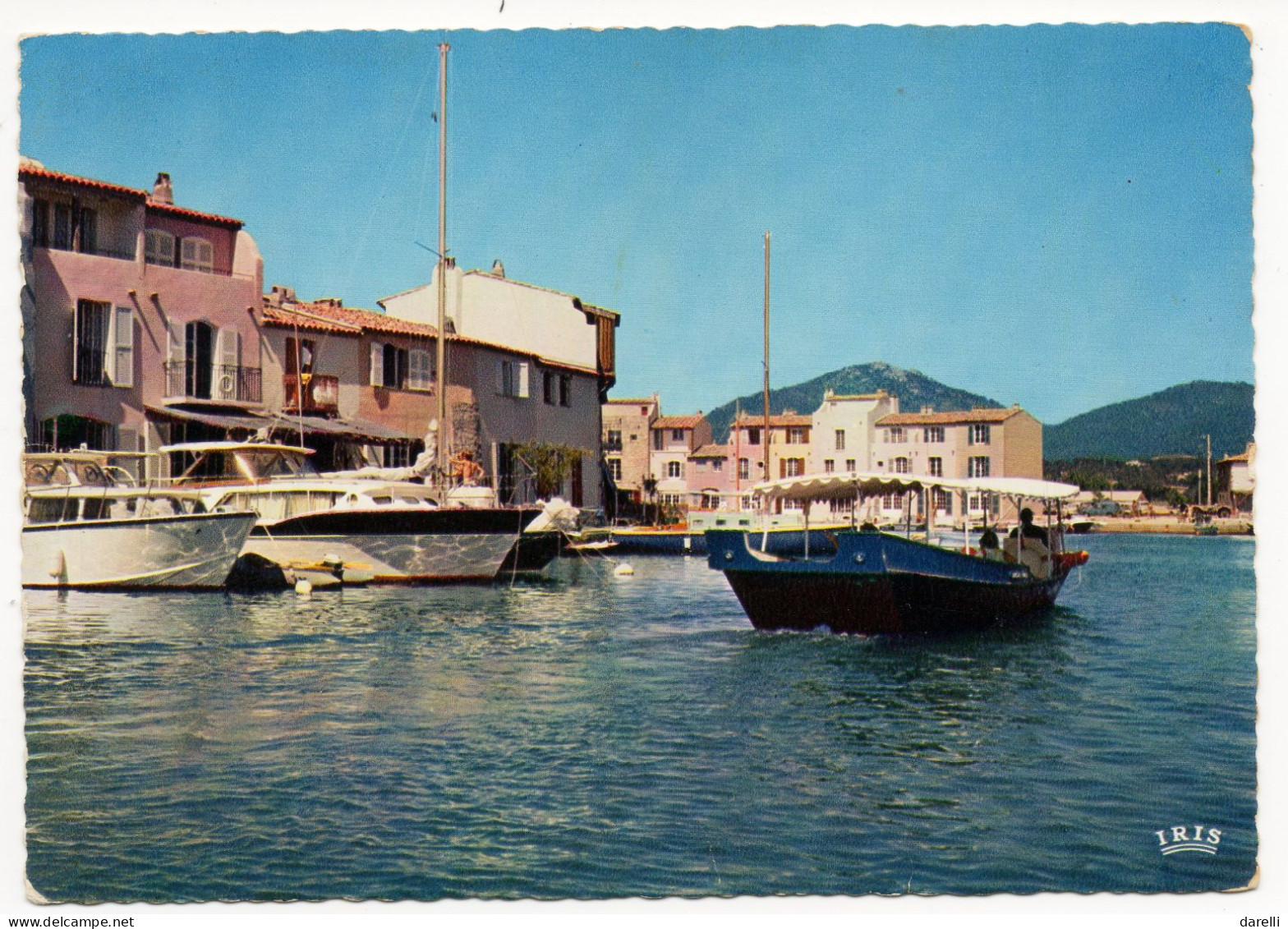 CP 83 - Port Grimaud Une Cloche D'eau Sur  Le Canal De L'est - Port Grimaud