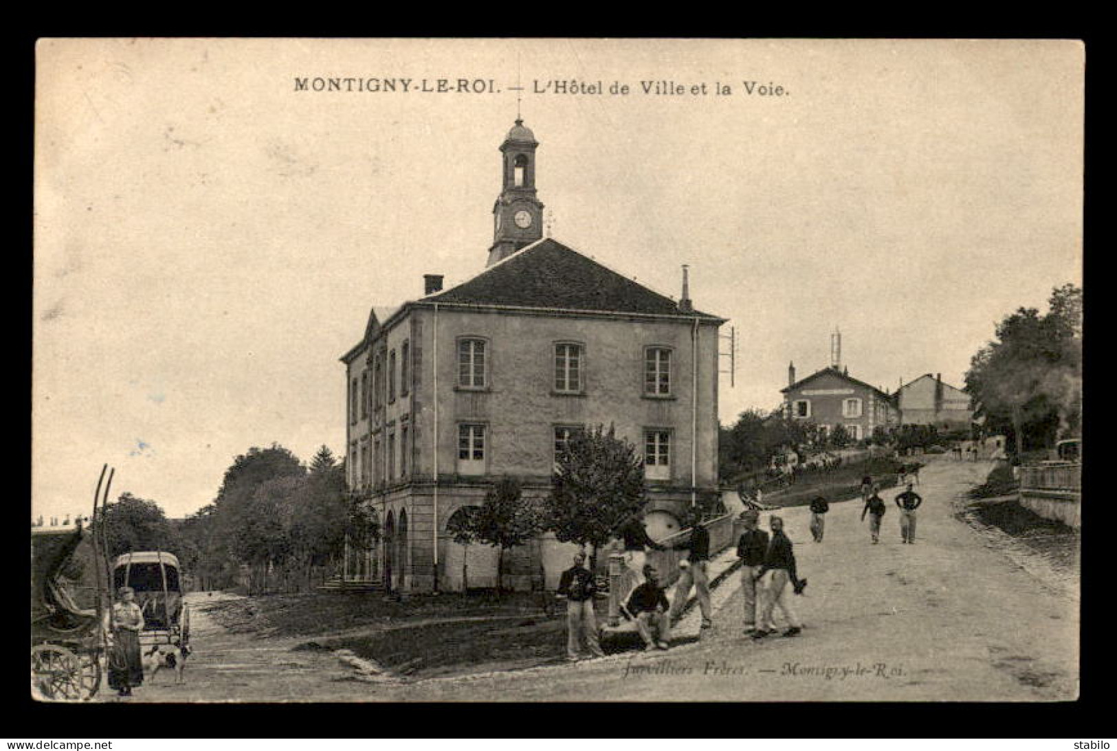 52 - MONTIGNY-LE-ROI - L'HOTEL DE VILLE ET LA VOIE - Montigny Le Roi