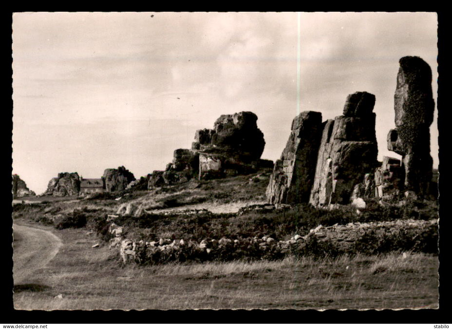 22 - PLOUGRESCANT - LES ROCHES BRANLANTES DE CASTELMEUR - Plougrescant