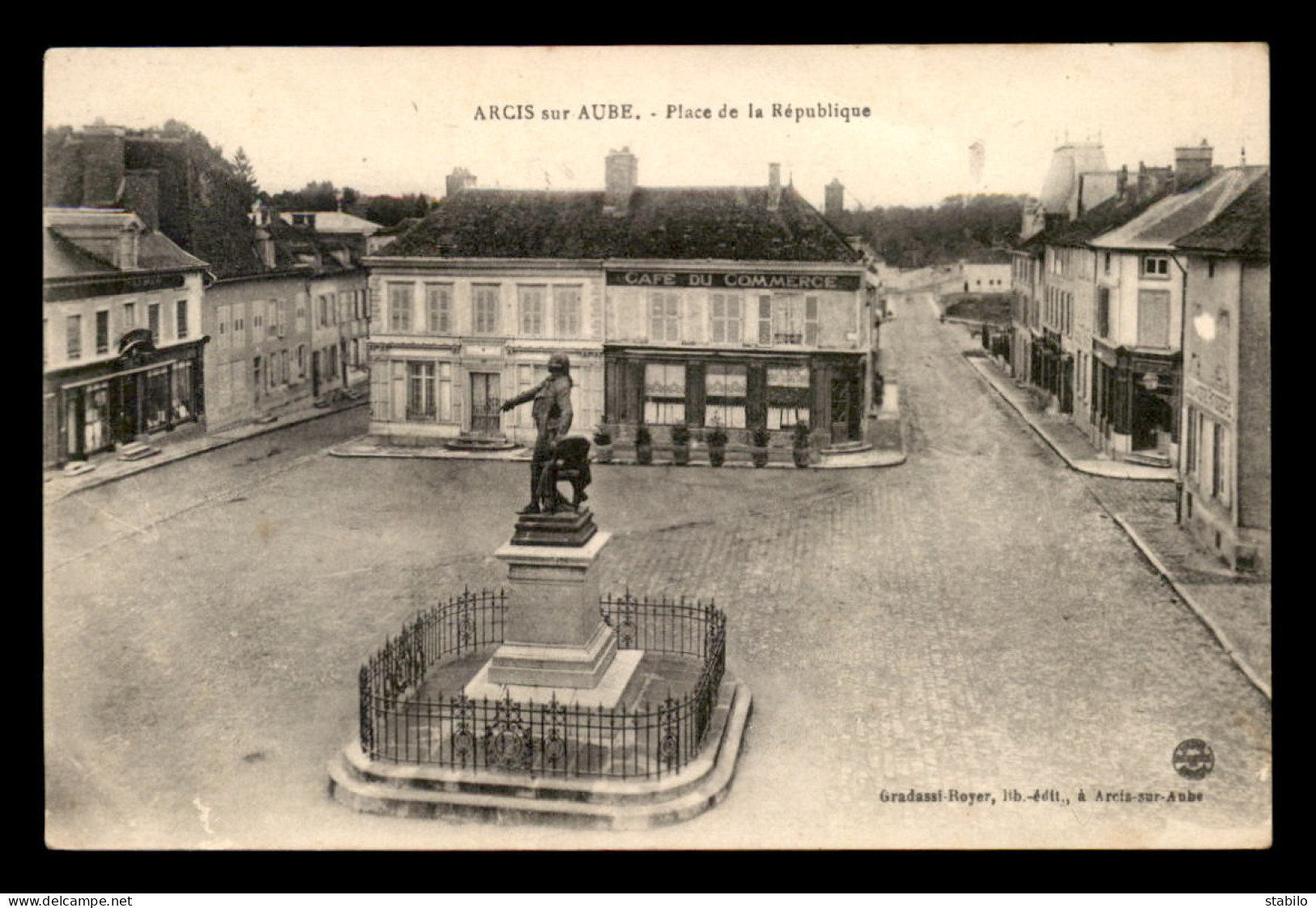 10 - ARCIS-SUR-AUBE - PLACE DE LA REPUBLIQUE - CAFE DU COMMERCE - Arcis Sur Aube