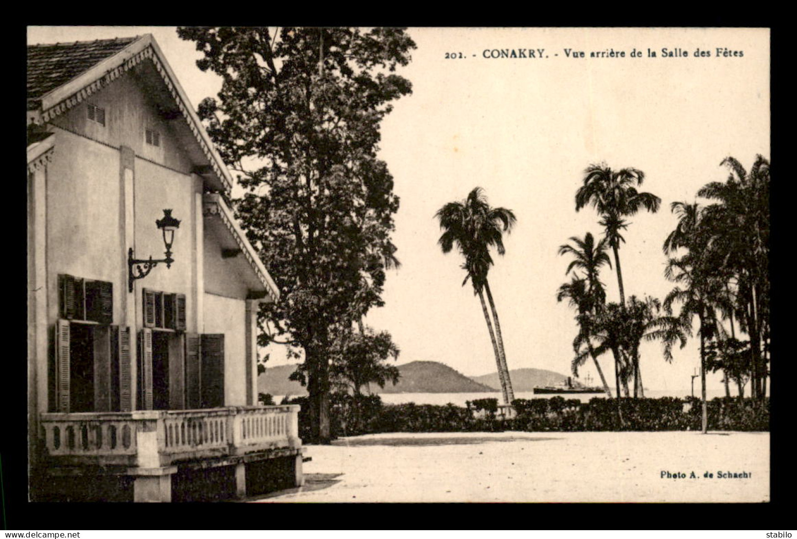 GUINEE - CONAKRY - VUE ARRIERE DE LA SALLE DES FETES - Guinée
