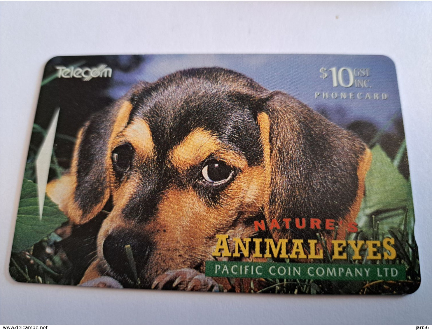 NEW ZEALAND  MAGNETIC $ 10,-DOG / NATURES ANIMAL EYES  /141C  / VERY FINE USED    **16565** - Nieuw-Zeeland