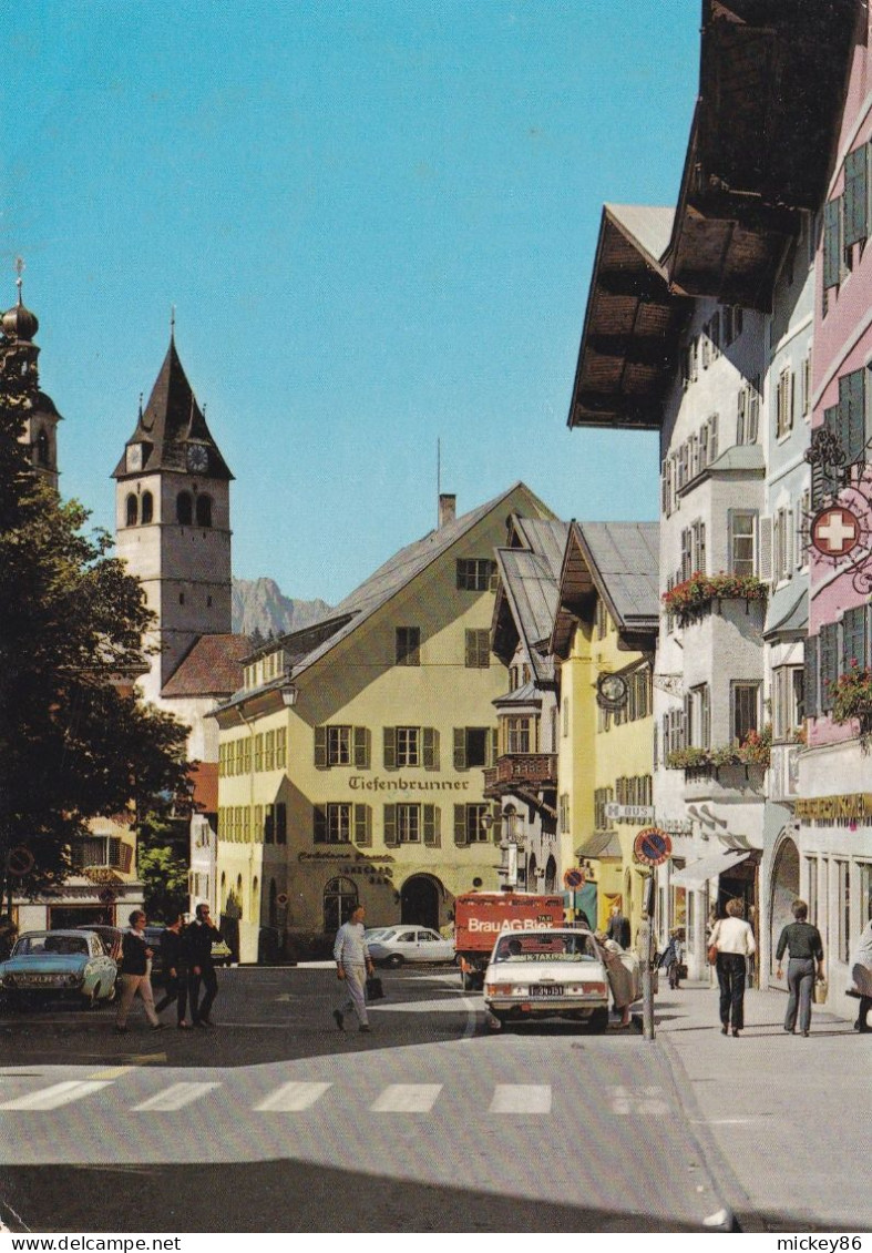 Autriche--KITZBUEHEL-- 1976---Une Rue  ( Animée , Voitures ) Beaux Timbres , Cachet - Kitzbühel