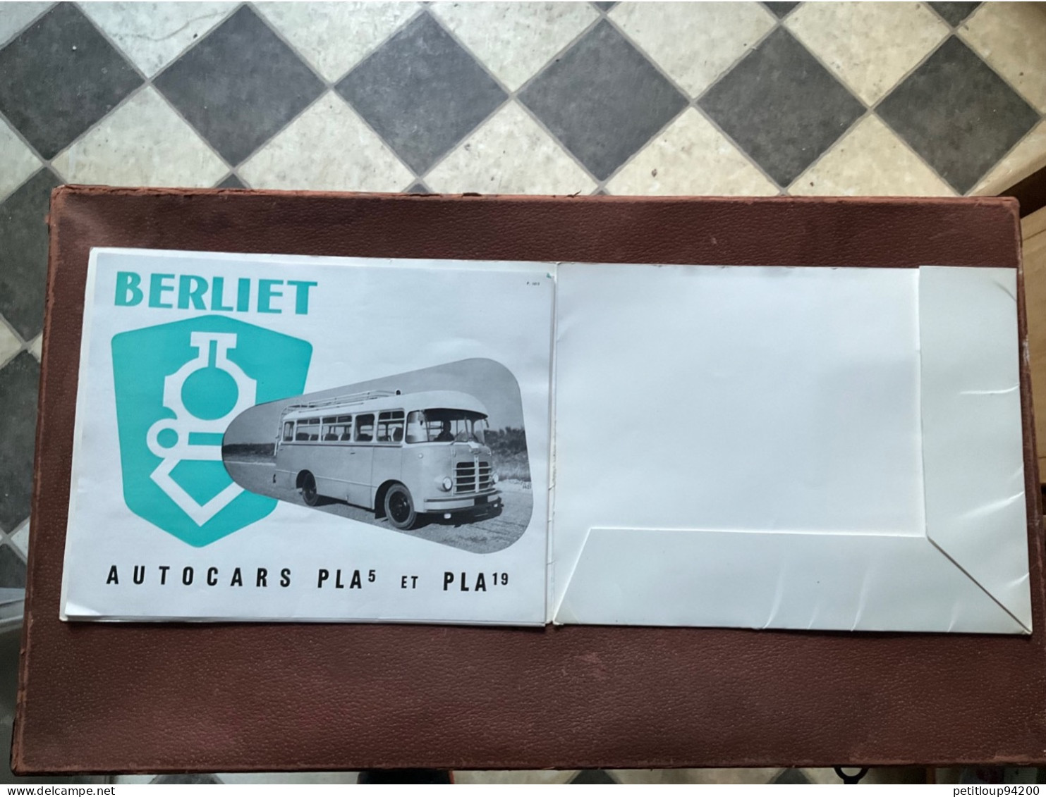 (22) DOCUMENT Commercial  BERLIET Autobus et Autocars