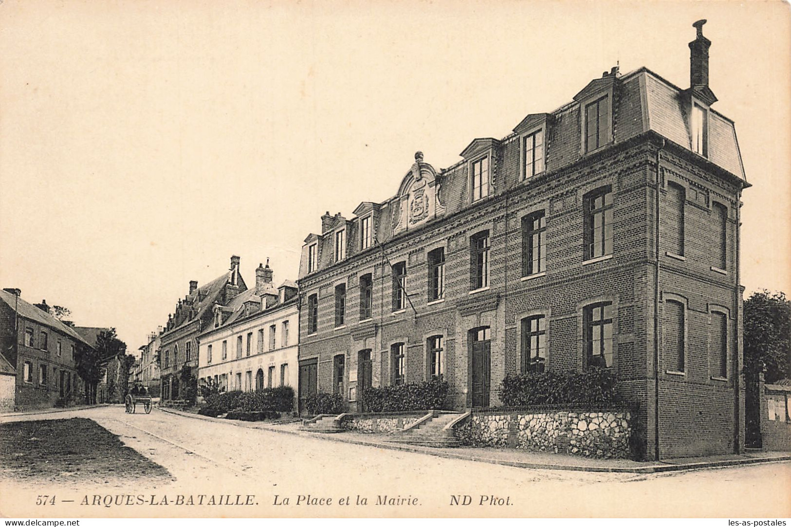 76 ARQUES LA BATAILLE LA PLACE ET LA MAIRIE - Arques-la-Bataille