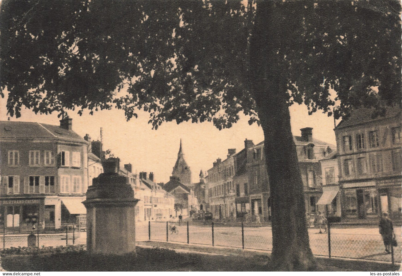 27 BRETEUIL LA PLACE - Breteuil