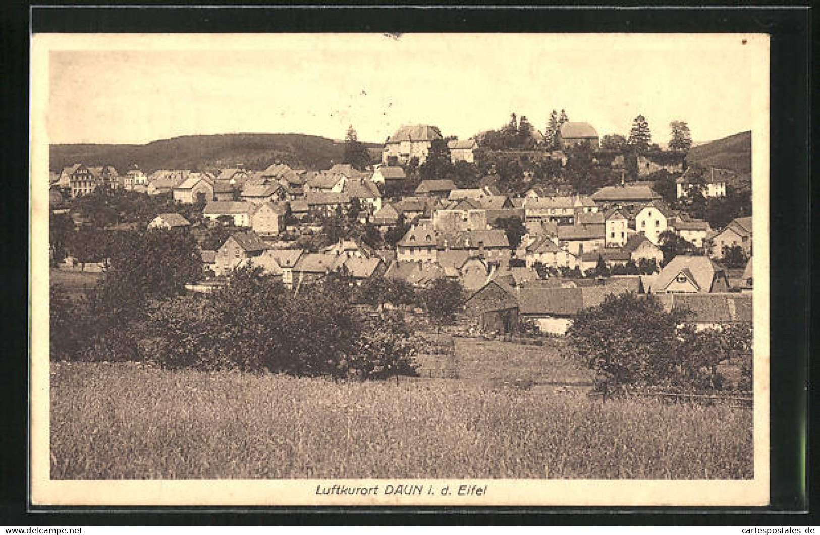 AK Daun I. D. Eifel, Blick Auf Das Dorf Von Einem Feld Aus  - Daun