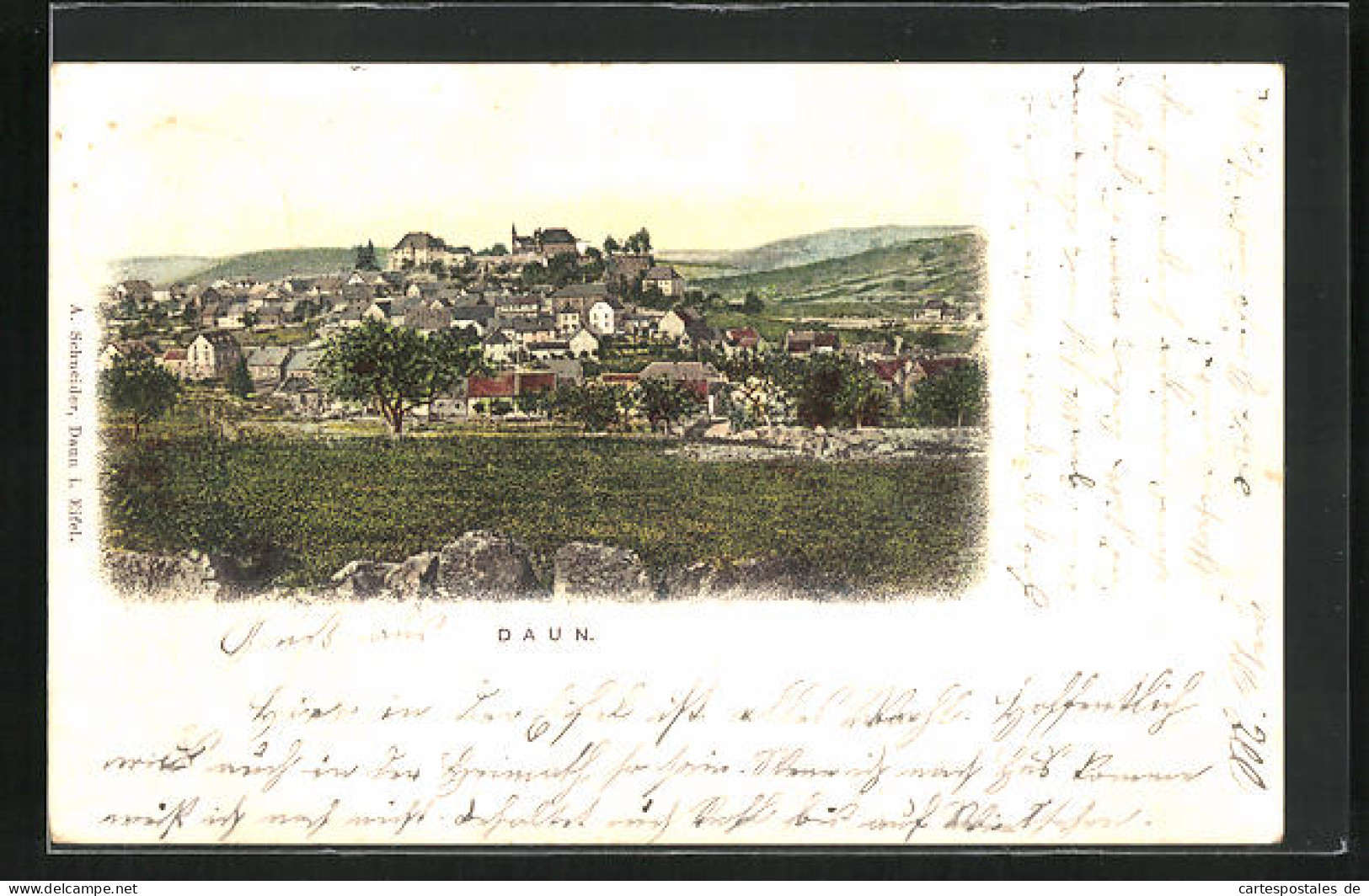 AK Daun I. D. Eifel, Ansicht Des Dorfes Mit Bergen Im Hintergrund  - Daun