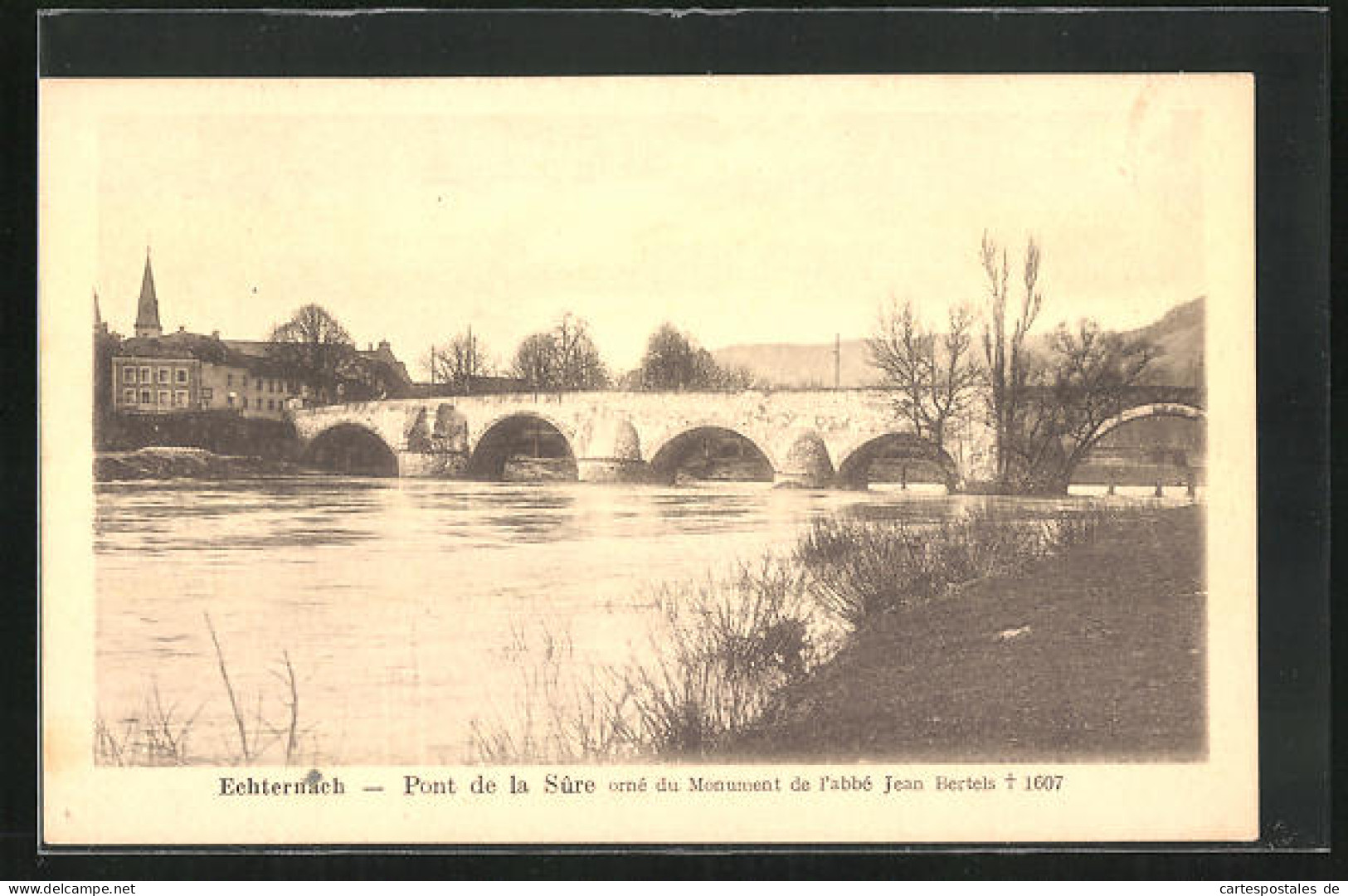 AK Echternach, Pont De La Sure, Orné Du Monument De L`abbé Jean Bertels  - Echternach