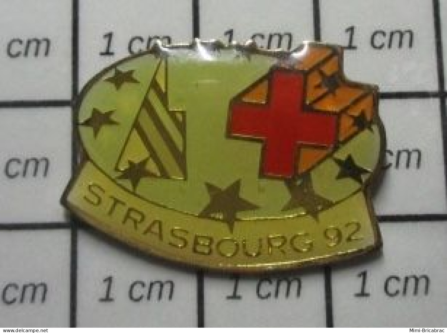 2219 Pin's Pins / Beau Et Rare : MEDICAL / CROIX ROUGE STRASBOURG 92 - Geneeskunde