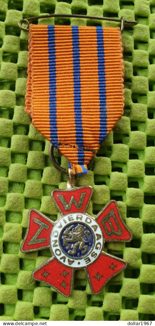 Medaile   :  10x Keer Gelopen Avondvierdaagse N.W.B. Nijmegen  -  Original Foto  !!  Medallion  Dutch - Other & Unclassified