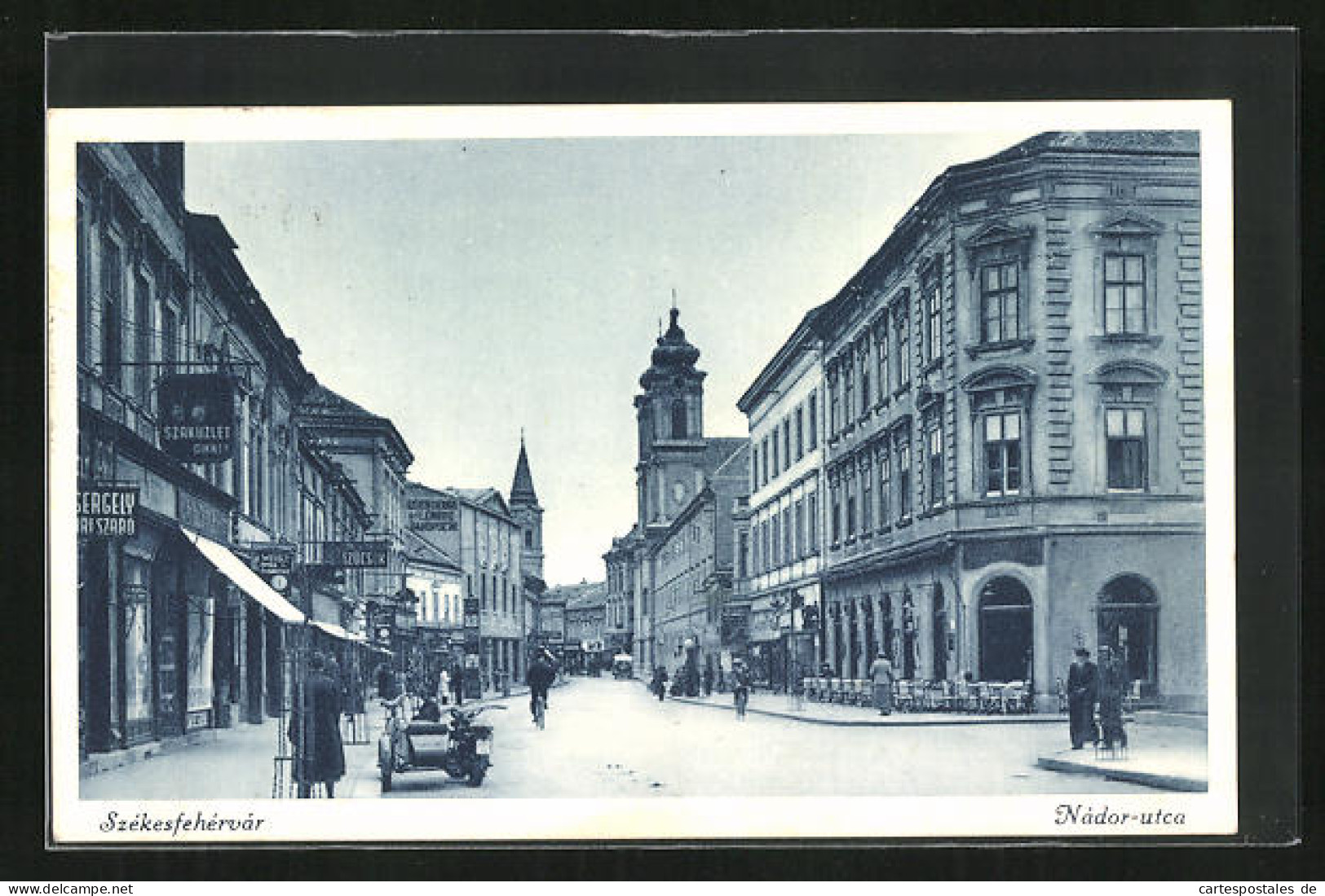 AK Szekesfehervar, Nador-utca, Strasse Mit Geschäften  - Hongrie