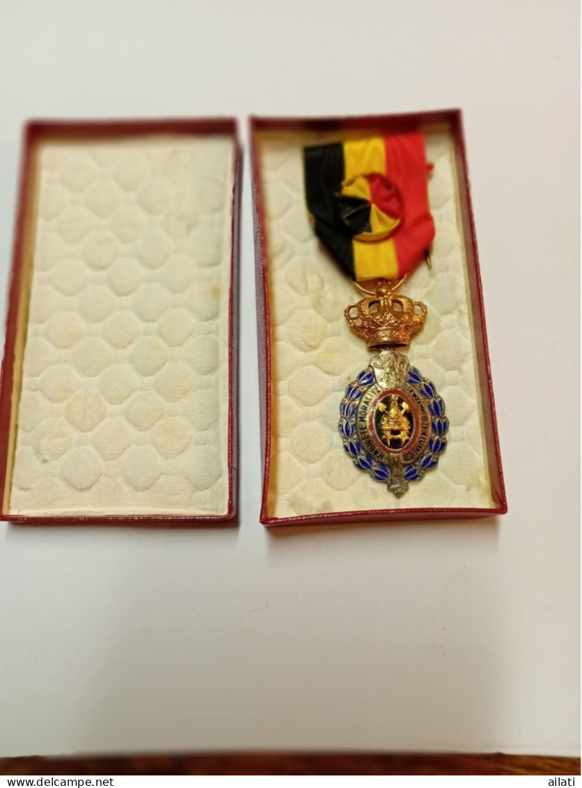 Une Médaille Belges De Travaille - Professionnels / De Société