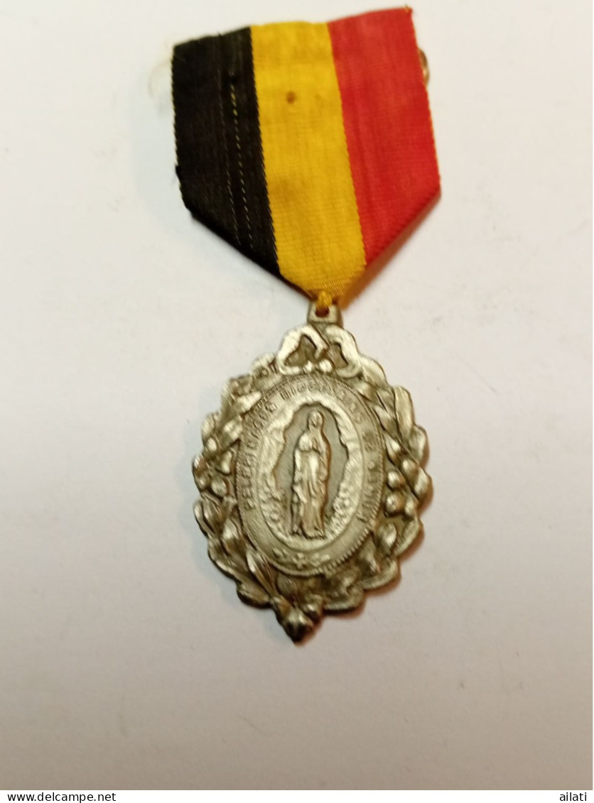 Une Médaille Belges Religion - Professionals / Firms