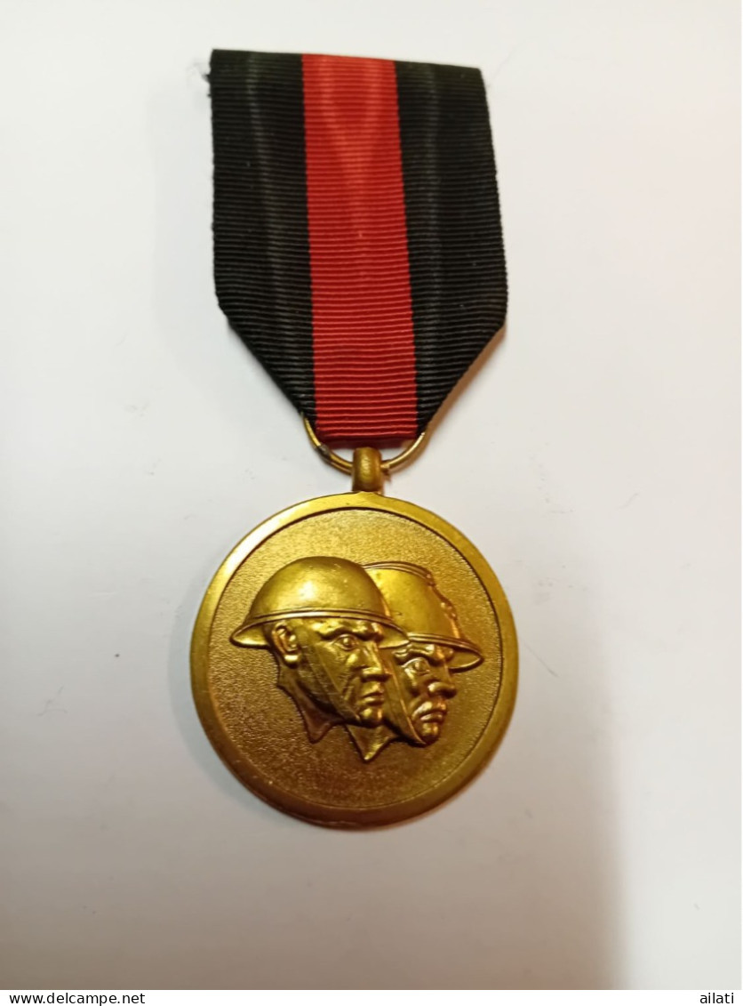 Une Médaille Belges - Armes Neutralisées