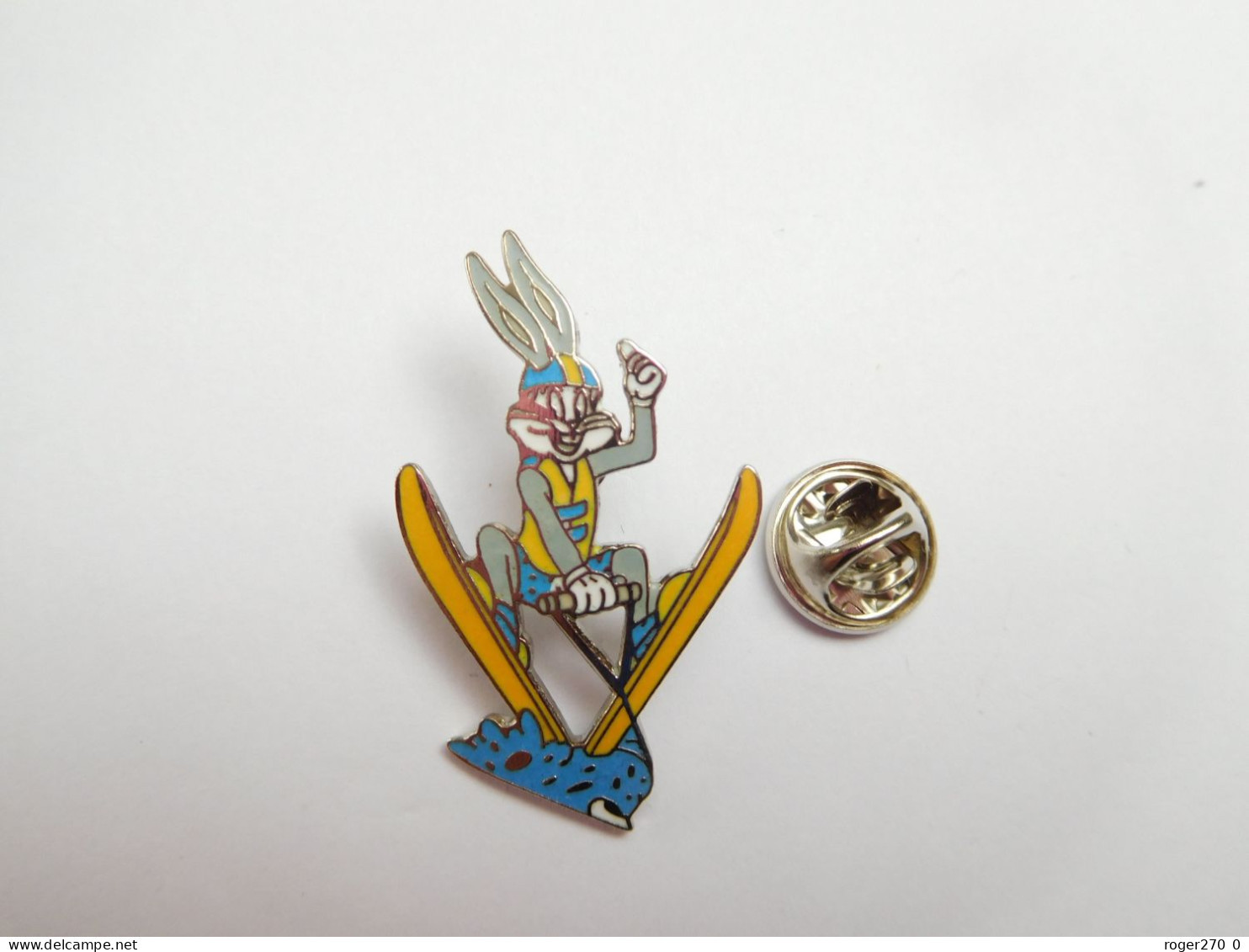 Superbe Pin's En EGF , BD Comics , Personnage , Bugs Bunny , Warner Bros ,  Signé Démons & Merveilles - Cómics