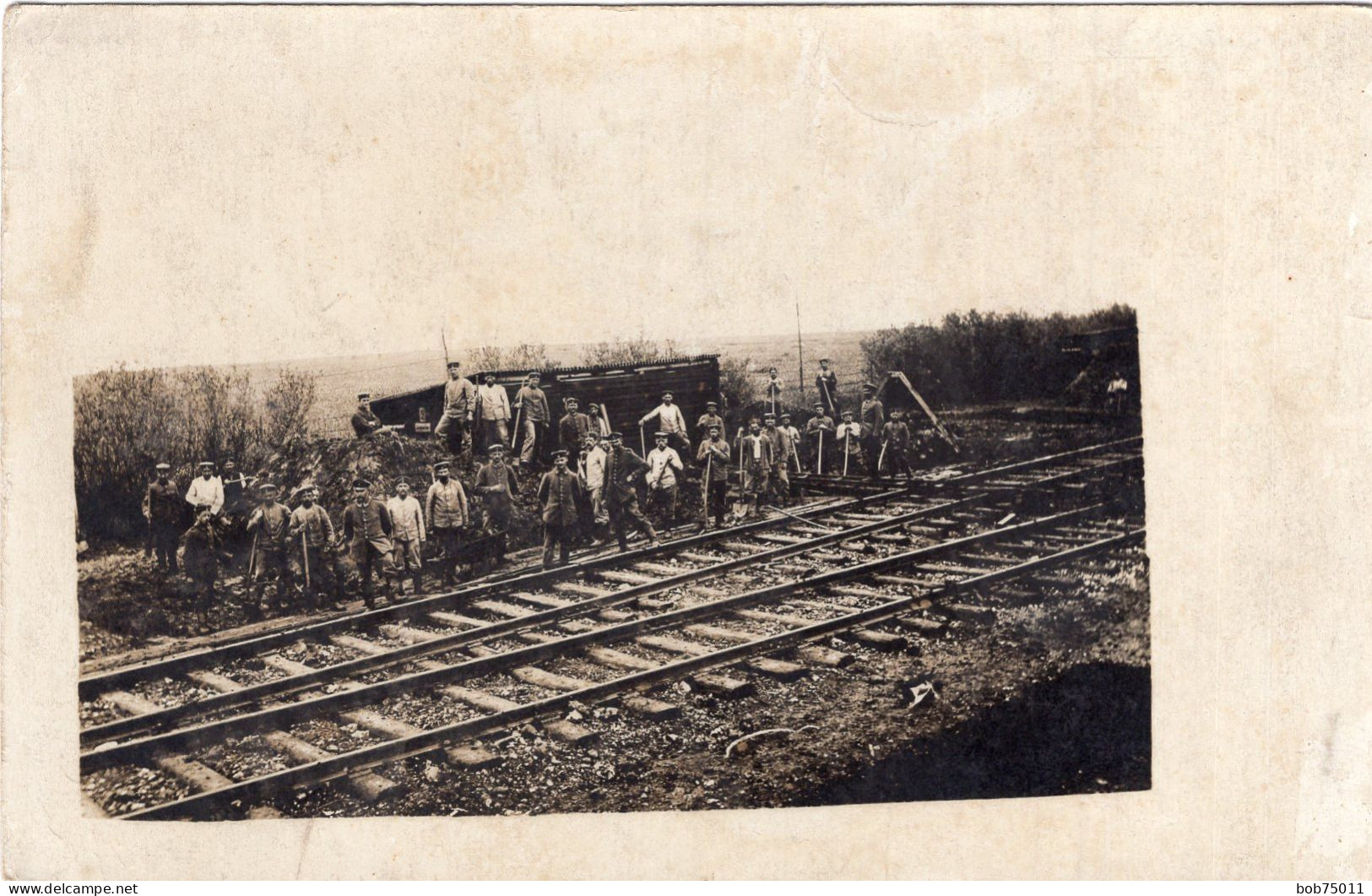 Carte Photo De Soldats Allemand Réparant Les Chemin De Fer A L'arrière Du Front En 14-18 - 1914-18