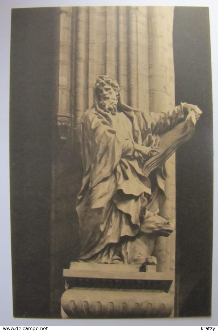 BELGIQUE - LUXEMBOURG - SAINT-HUBERT - L'Eglise Abbatiale - Statue De Saint-Luc - Saint-Hubert