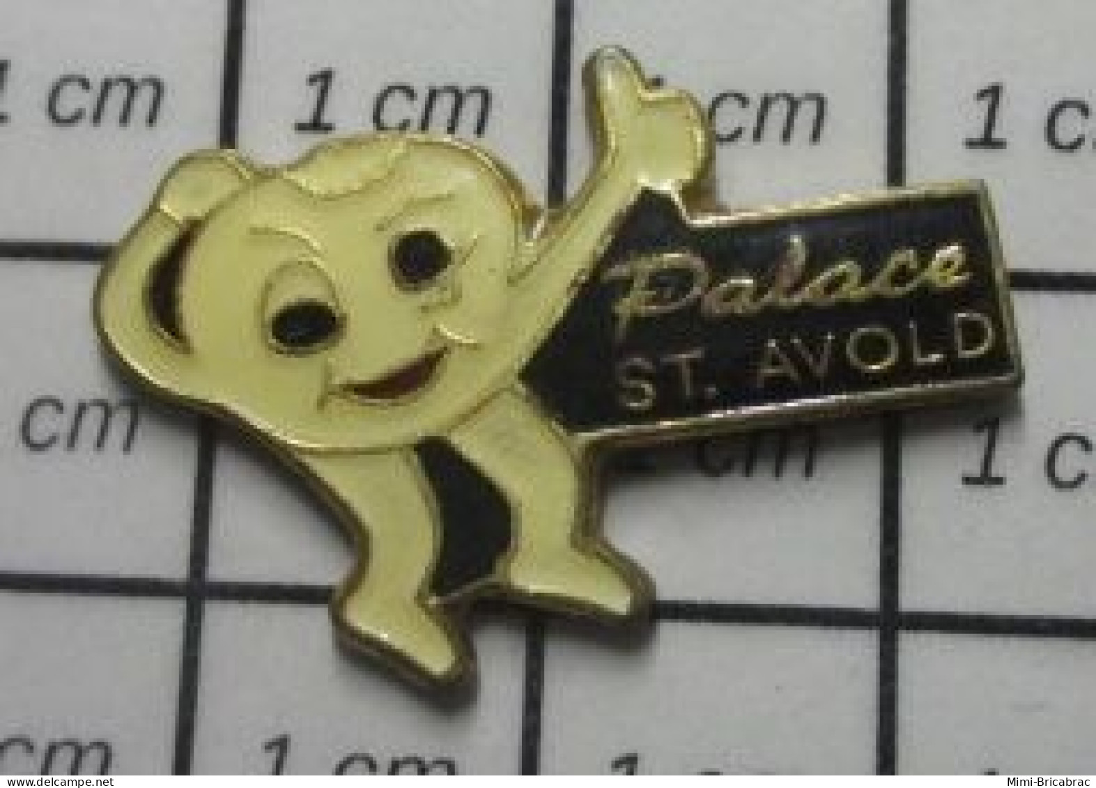 511D Pin's Pins / Beau Et Rare : MUSIQUE / DISCOTHEQUE LE PALACE ST AVOLD - Musique