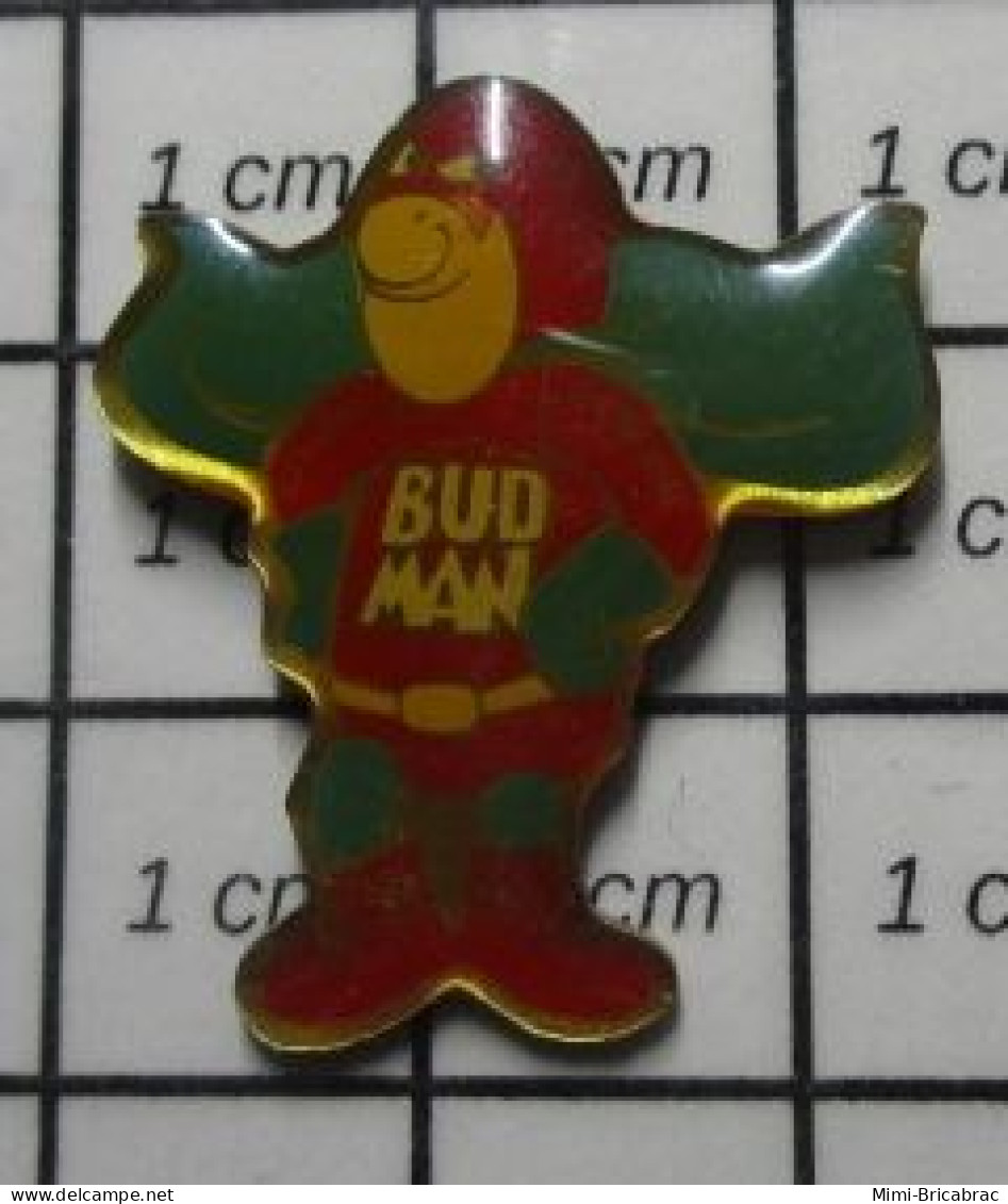 410F Pin's Pins / Beau Et Rare : BIERES / BIERE BUDWEISER BUD MAN SUPER-HEROS - Birra