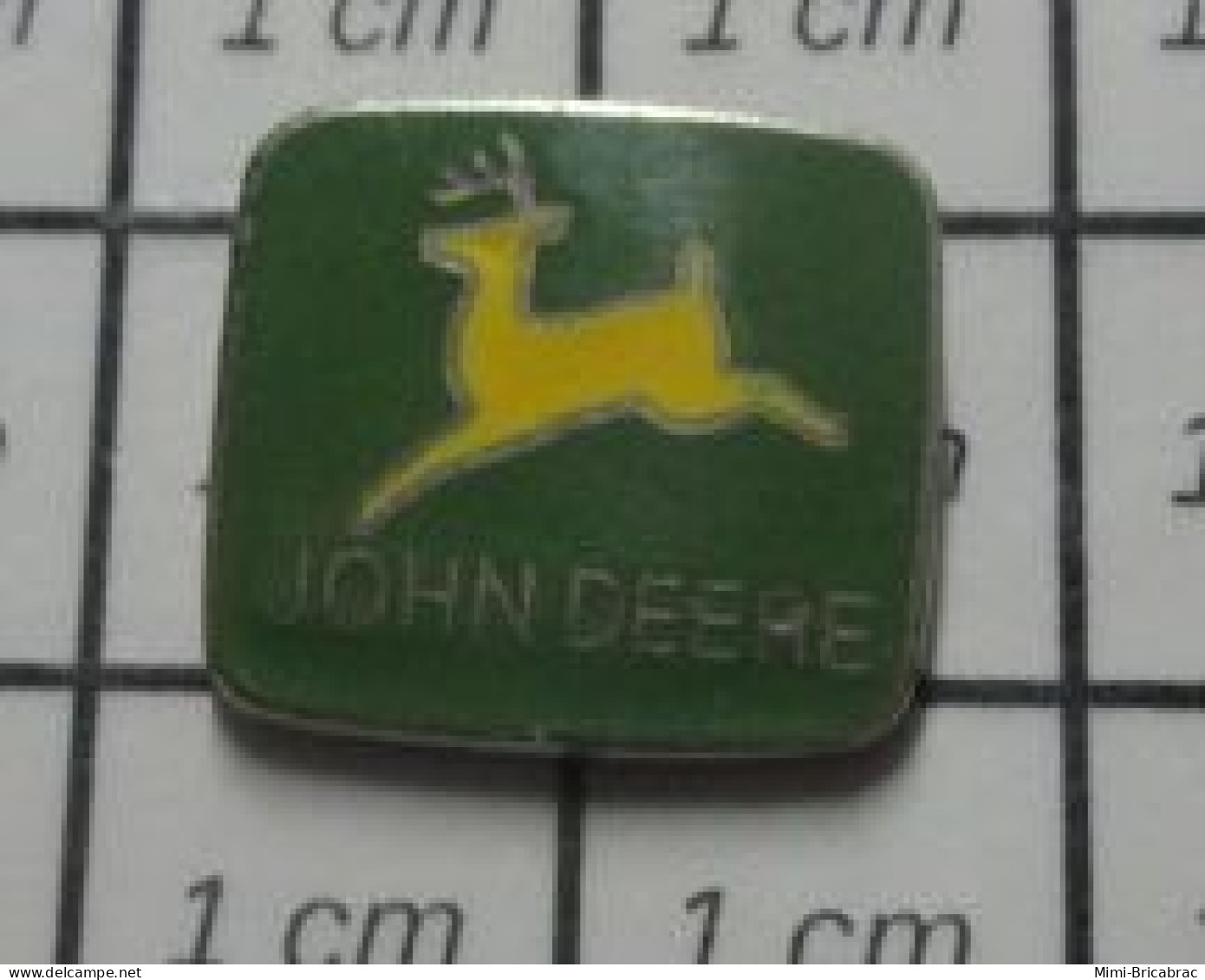 3619 Pin's Pins / Beau Et Rare : MARQUES / JOHN DEERE TRACTEURS CERF JAUNE - Marques