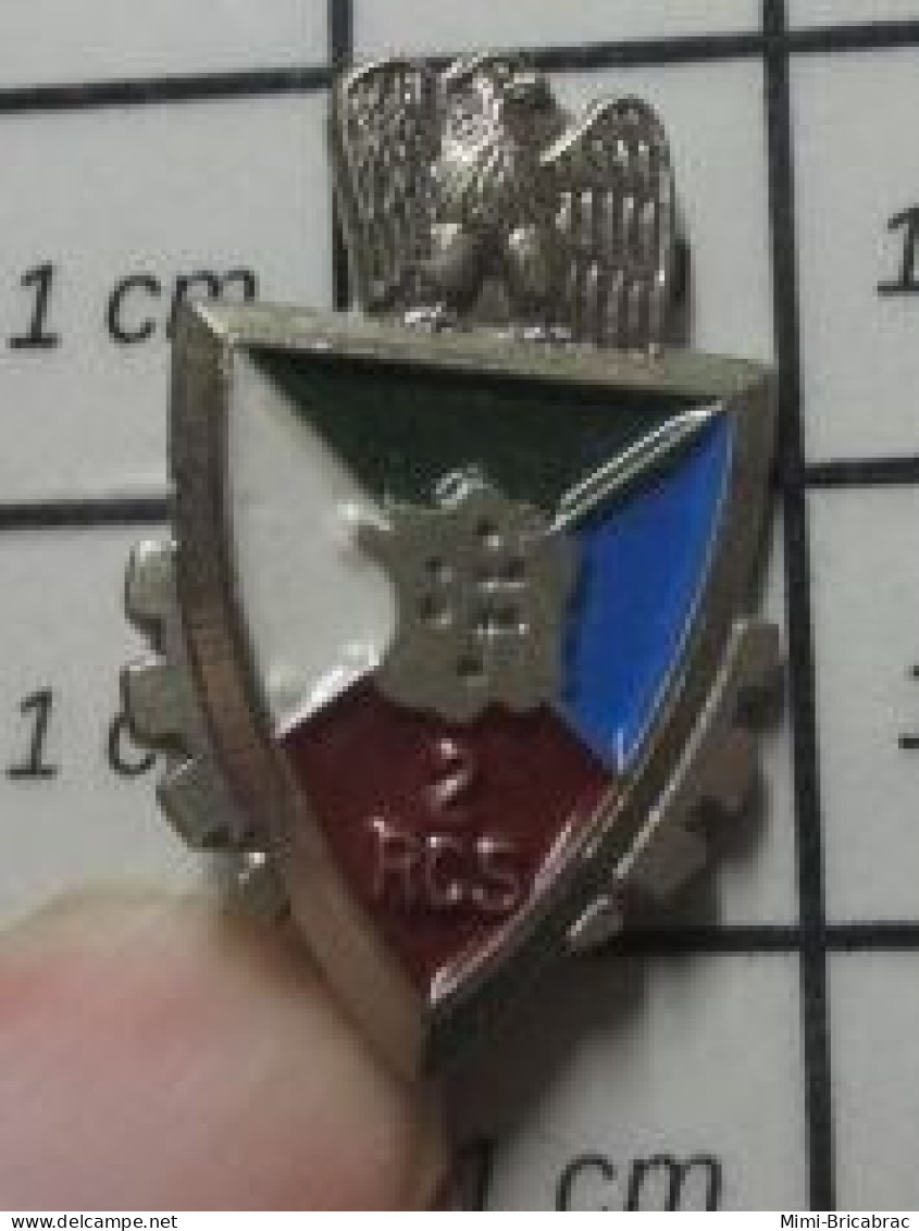 3122 Pin's Pins / Beau Et Rare / MILITARIA / PUCELLE INSIGNE 10e RCS REGIMENT DE COMMANDEMENT ET DE SOUTIEN - Militaria