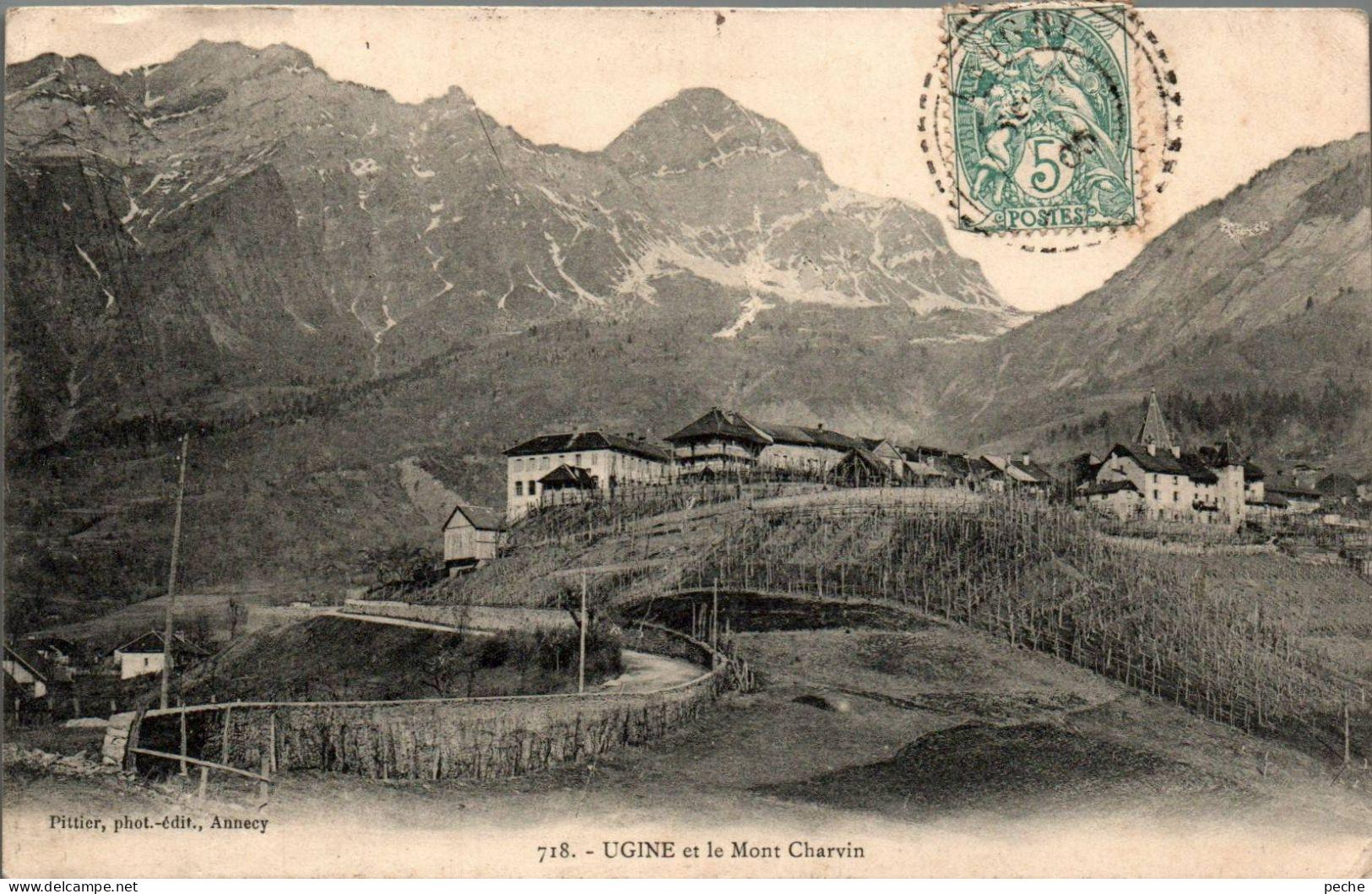 N°1156 Z -cpa Ugine Et Le Mont Charvin- - Ugine