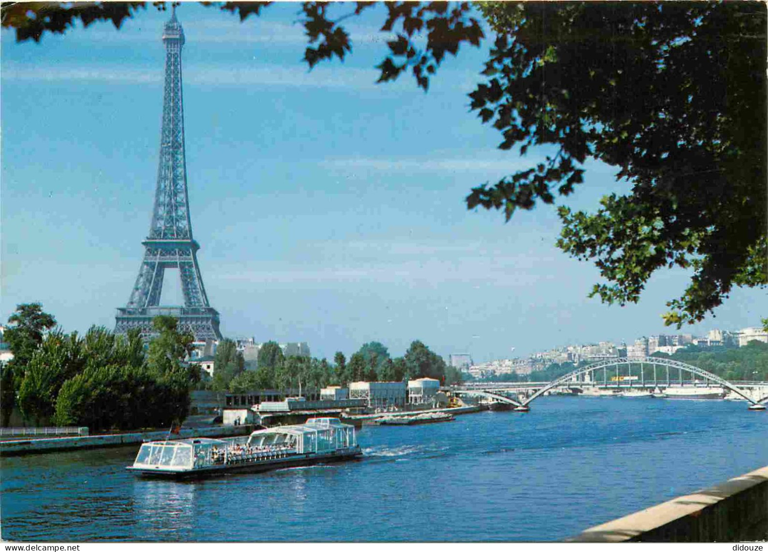 75 - Paris - Tour Eiffel - La Seine - Bateau Promenade - CPM - Voir Scans Recto-Verso - Tour Eiffel