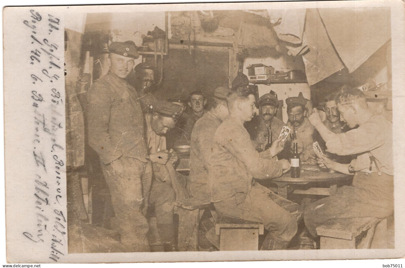 Carte Photo D'officiers Et De Soldats Allemand Jouent Au Carte Dans Leurs Bunker A L'arrière Du Front En 14-18 - 1914-18