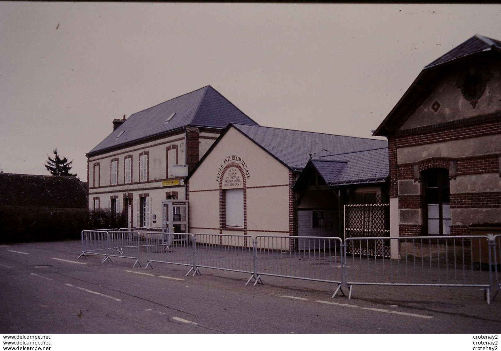 Photo Diapo Diapositive 28 LAONS Vers Brézolles Ecole Intercommunale Poste Cabine Téléphonique Le 23/02/1996 VOIR ZOOM - Diapositives (slides)