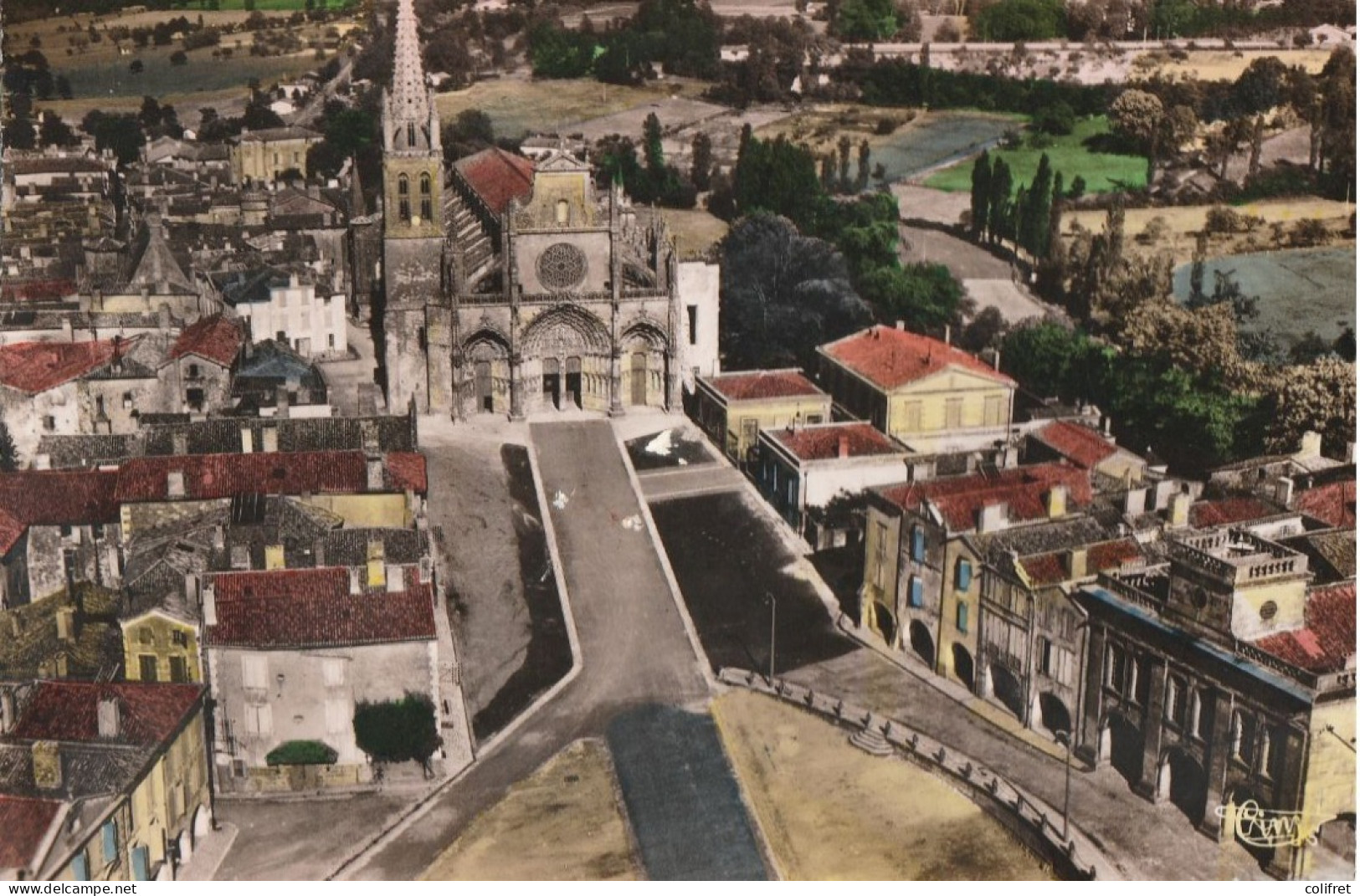 33 - Bazas  -  L'Eglise  -  Vue Aérienne - Bazas