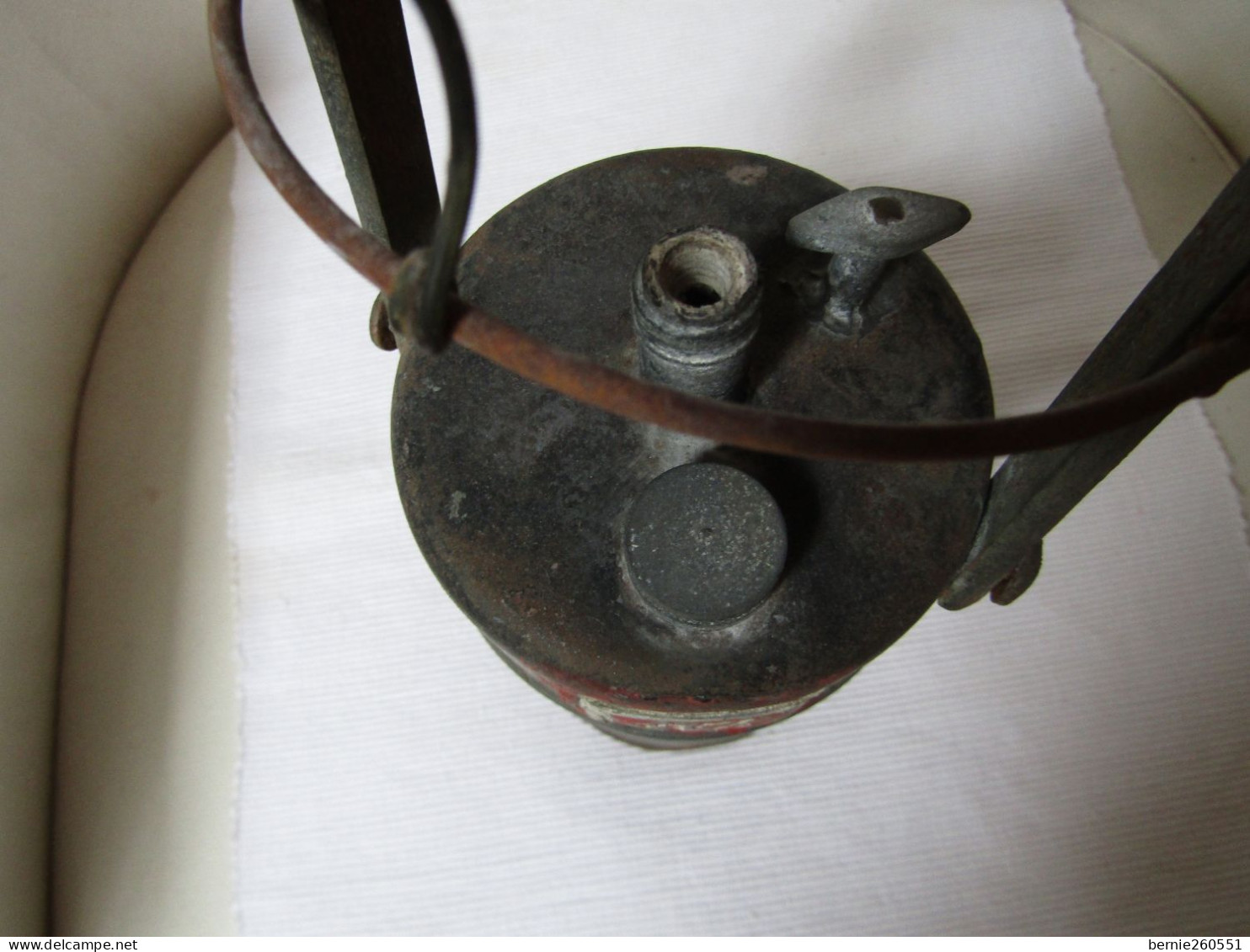 Ancienne Lampe De Mineur Au Carbure, Portant Le N 13 - Strumenti Antichi