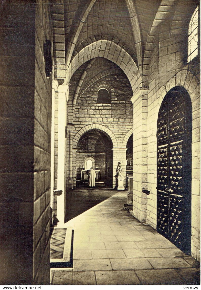 Abbaye Notre Dame D'AIGUEBELLE Par GRIGNAN : La Basilique - Nef Latérale Sud - Vers Le Transept - Grignan