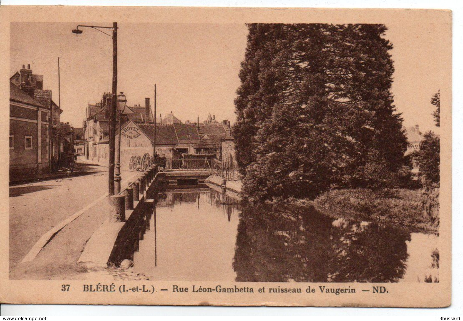 Carte Postale Ancienne Bléré - Rue Léon Gambetta Et Ruisseau De Vaugerin - Bléré