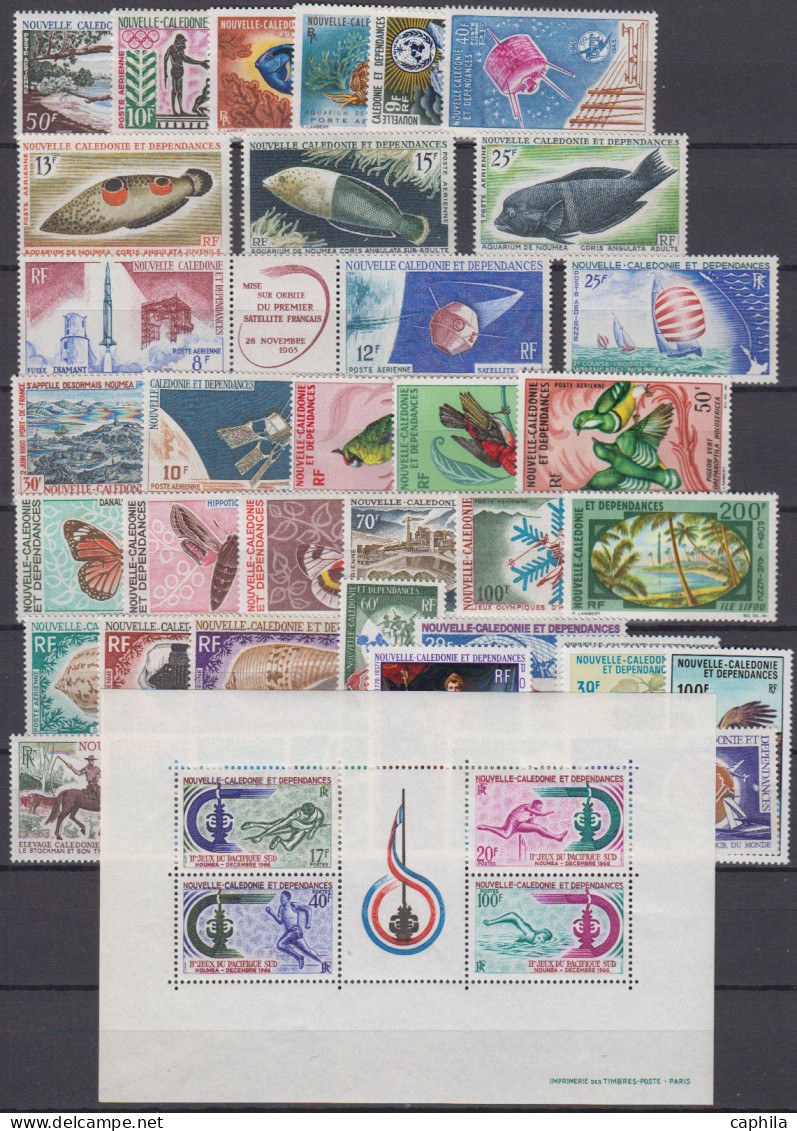 - NOUVELLE-CALEDONIE, 1959/1970, XX, N° 291/365 + Pa 75/112 + BF 2, En Pochette - Cote : 950 € - Collections, Lots & Series