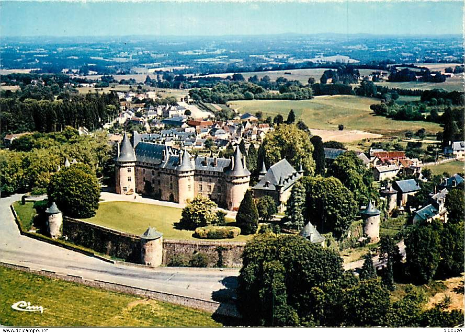 19 - Pompadour - Vue Aérienne - Le Château - Carte Neuve - CPM - Voir Scans Recto-Verso - Arnac Pompadour