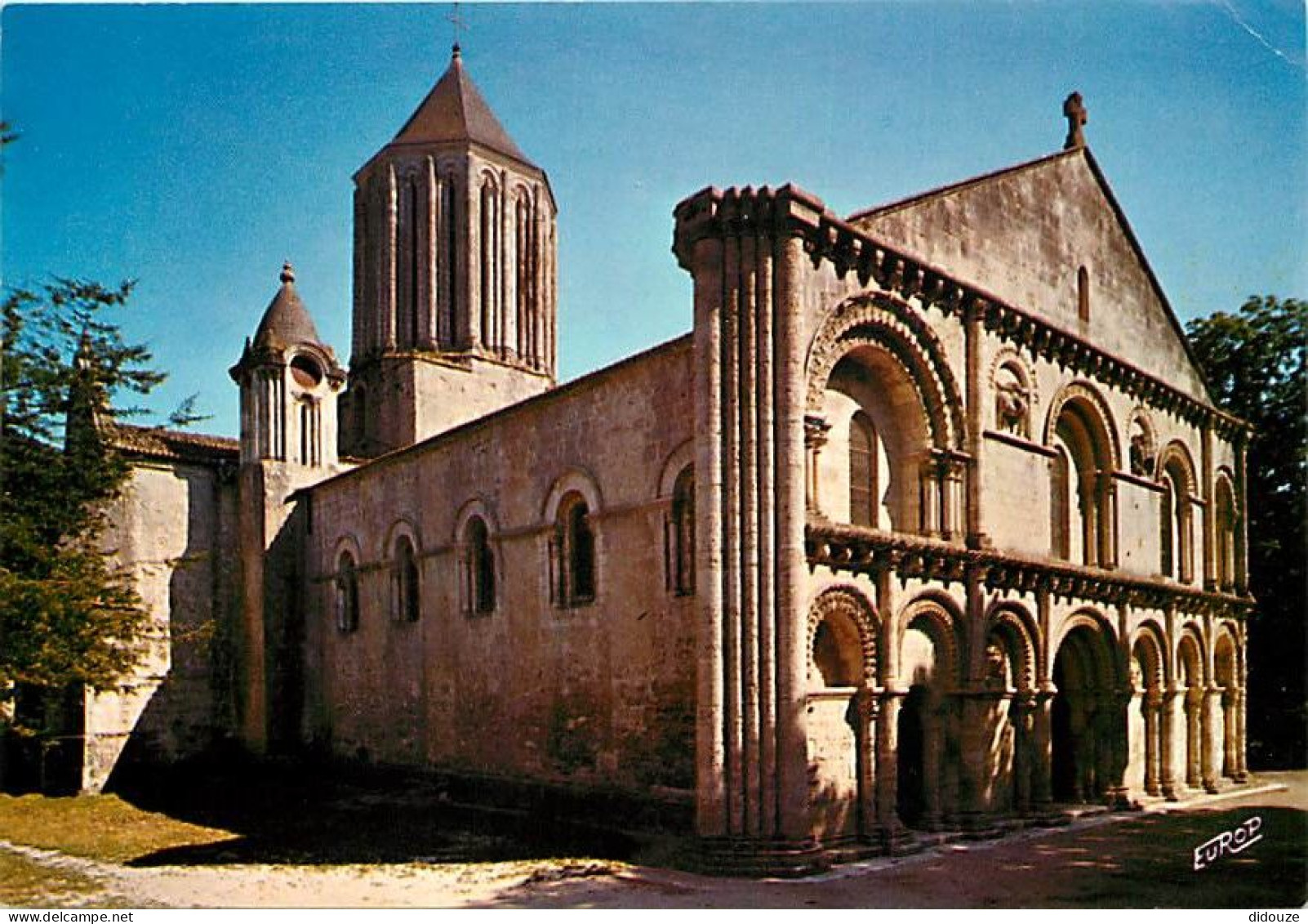 17 - Surgères - L'Eglise Notre-Dame - Façade Romane Du XIIe Siècle - Flamme Postale De Courbevoie - CPM - Voir Scans Rec - Surgères