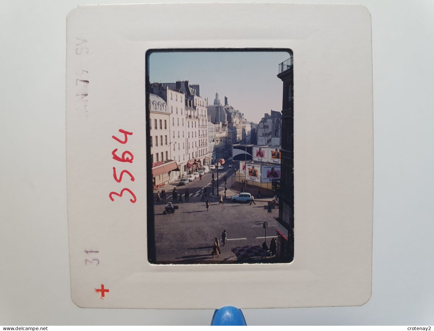 Photo Diapo Diapositive Slide Originale PARIS Rue De Londres Renault 4L PUB Europe 1 En 01/1979 VOIR ZOOM - Dias