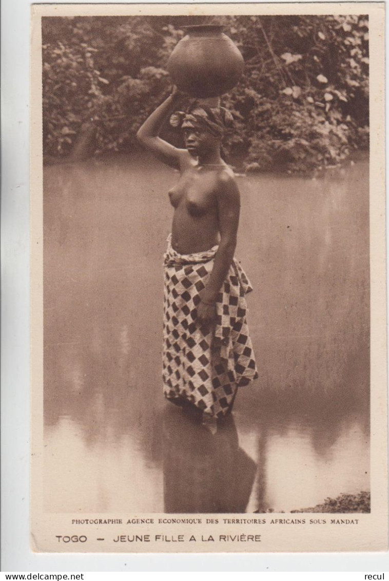 TOGO - JEUNE FILLE A LA RIVIERE  ( Photographie AGENCE ECONOMIQUE DES TERRITOIRES AFRICAINS Sous MANDAT - Togo