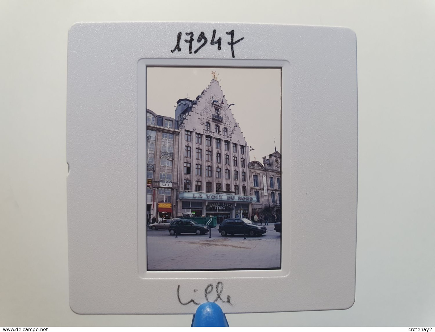 Photo Diapo Diapositive Slide Originale 59 LILLE La Voix Du Nord FNAC Grand Place Le 16/03/2001 VOIR ZOOM - Dias