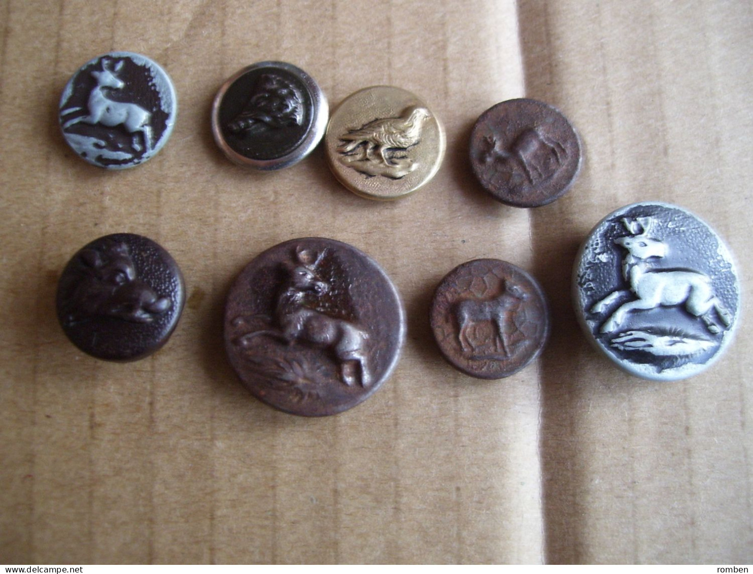 LOT 8 BOUTONS DE CHASSE  :  CERF - BICHE - FAISAN - SANGLIER -  BOUTON DE VENERIE - - Buttons