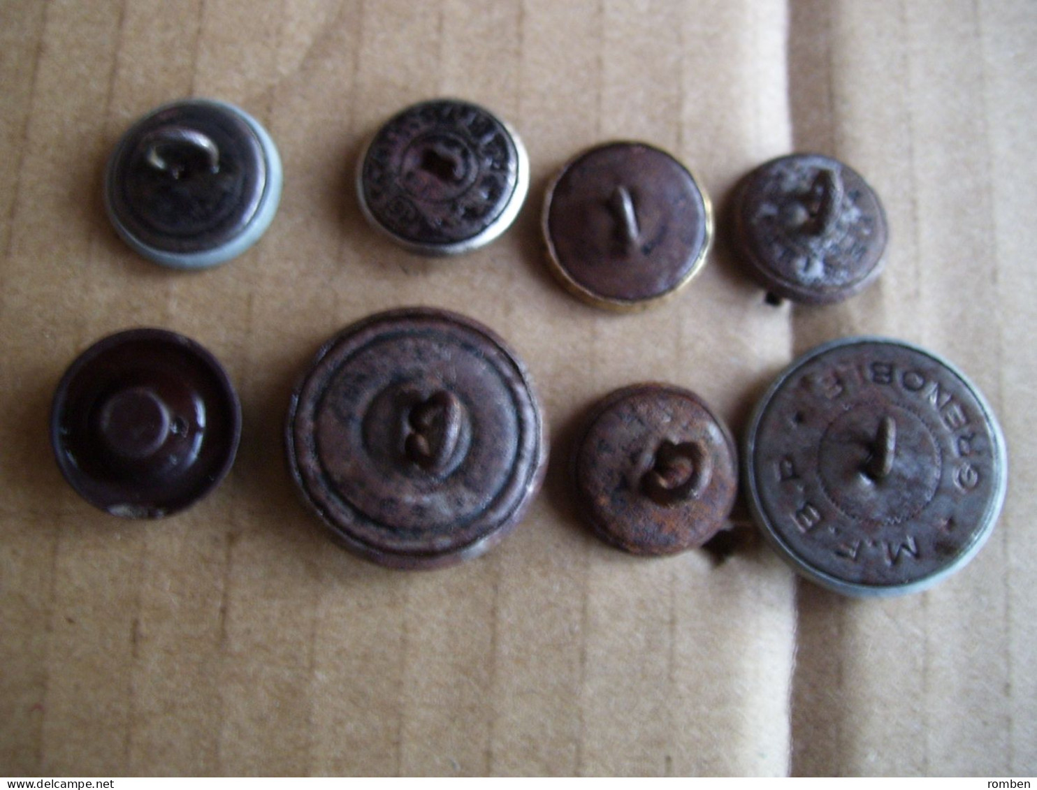 LOT 8 BOUTONS DE CHASSE  :  CERF - BICHE - FAISAN - SANGLIER -  BOUTON DE VENERIE - - Buttons