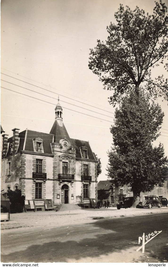 D6427 Pré En Pail Hotel De Ville - Pre En Pail