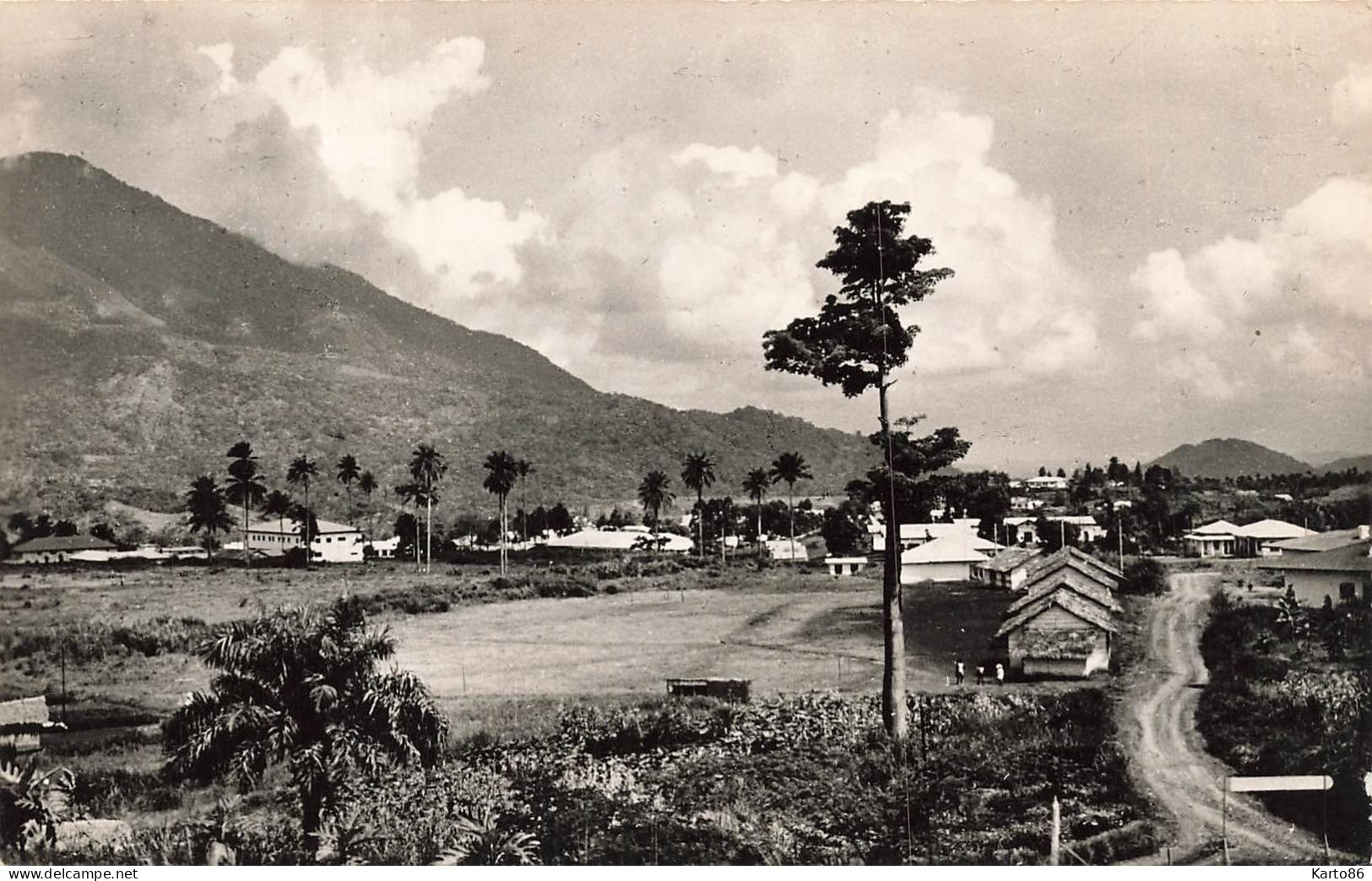 Nkongsamba , Kamerun * Vue Sur L'école Régionale * Cameroun éthnique Ethnic Ethno - Kamerun