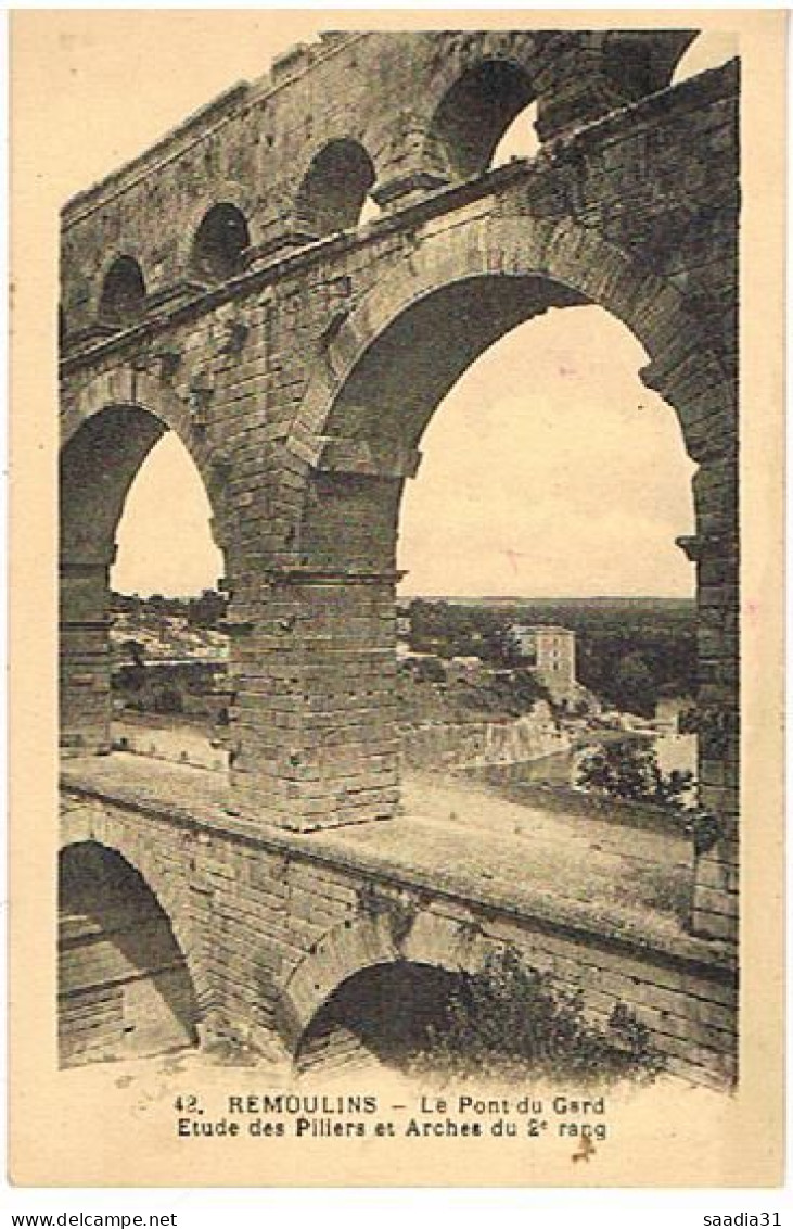 30 REMOULINS  LE PONT DU GARD - Remoulins