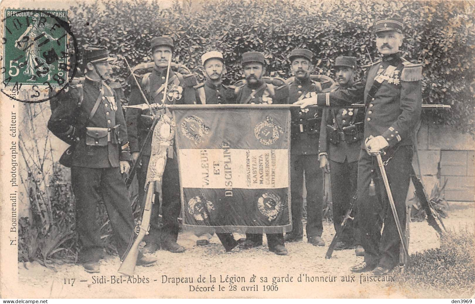 Algérie - SIDI-BEL-ABBES - Drapeau De La Légion Etrangère Et Sa Garde D'honneur Aux Faisceaux, Décoré 1906 (2 Scans) - Sidi-bel-Abbes