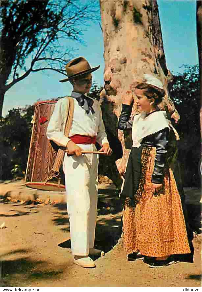 Folklore - Costumes - Provence - Un Couple D'Enfants En Tenue Folklorique - CPM - Voir Scans Recto-Verso - Costumi