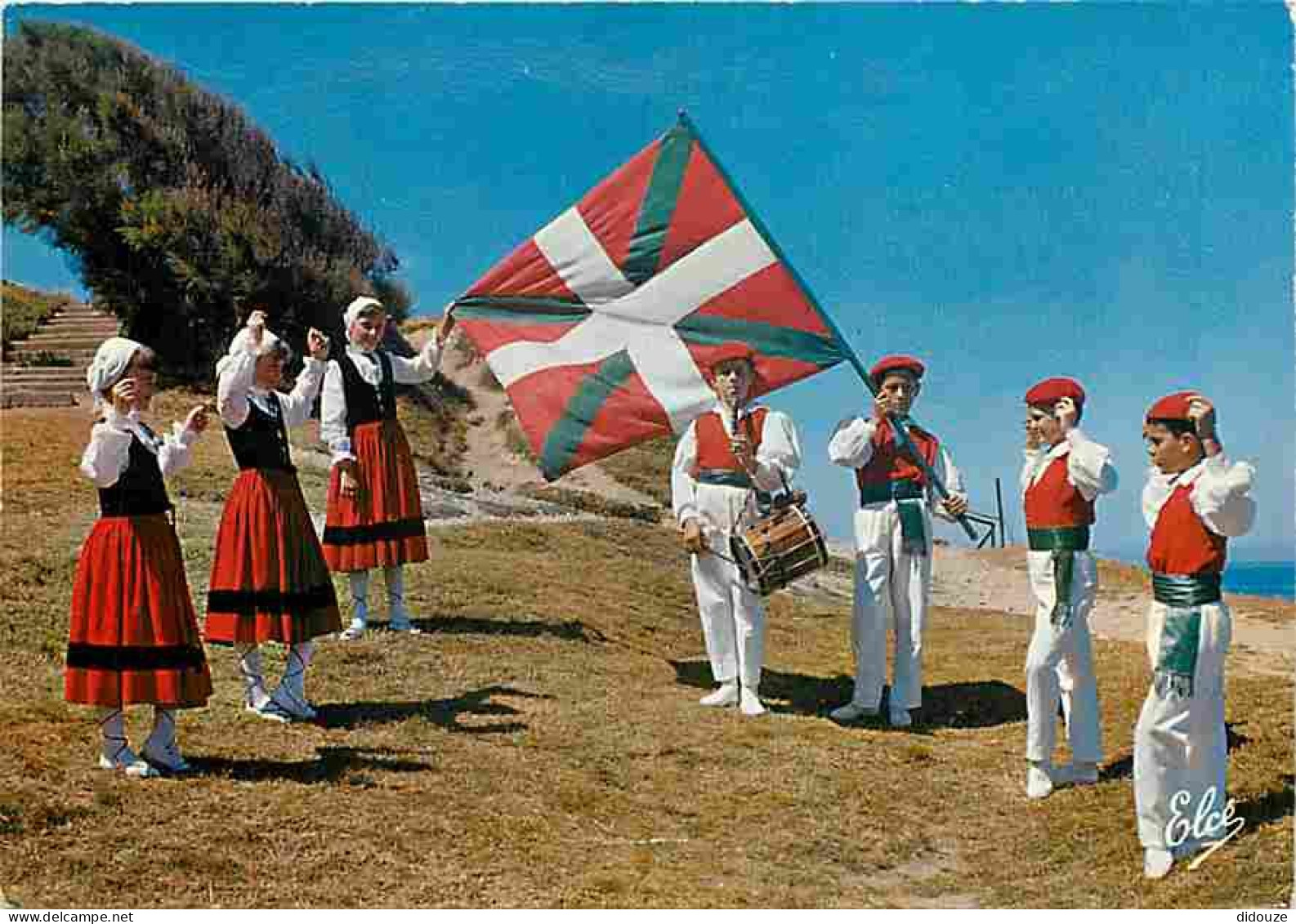 Folklore - Danses - Pays Basque - Groupe Folklorique Chelitztarrak De Biarritz - Fandango Et Drapeau Basque - Voir Scans - Bailes