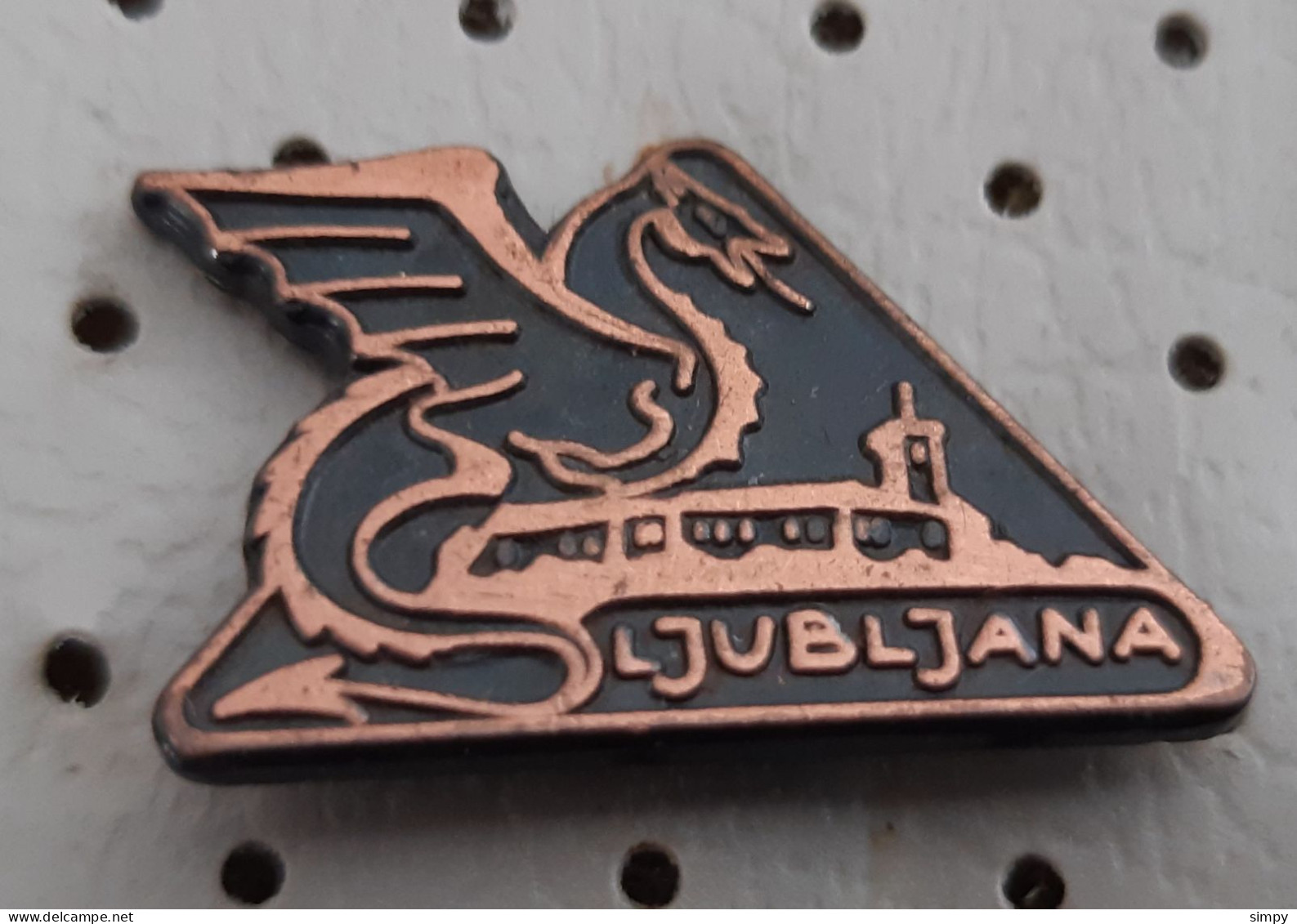 LJUBLJANA  Coat Of Arms, Blason, Castle Dragon Slovenia Pin - Steden